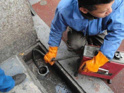 郑场镇疏通下水道