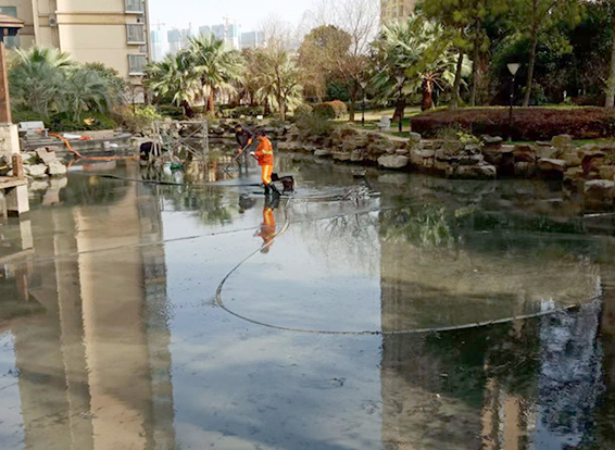 郑场镇景观池淤泥清理