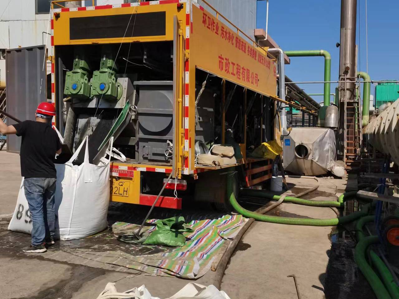 郑场镇淤泥压干处理