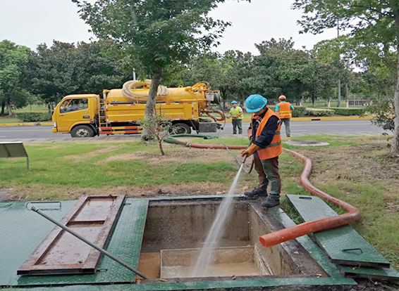 郑场镇化油池清理